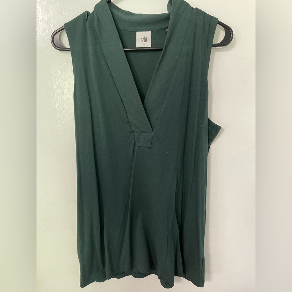 Cabi sleeveless top in green vneck size L